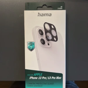 Skydd för kamera.  - Skydd för kameran på din iPhone, har redan skydd för min så säljer denna. Oöppnad självklart. Hör av er vid frågor ❤️