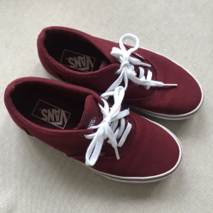 Oanvända Vans - Nya röda vans