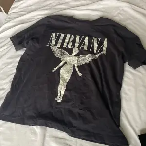 En nirvana T-shirt från hm  30kr+frakt