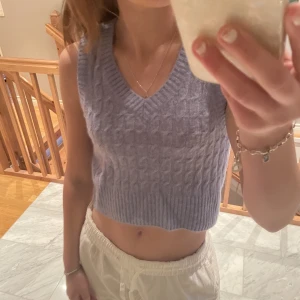 Stickad väst - Superskön från bikbok 