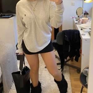 Minikjol - En svart minikjol som går att använda till allt :) ❤️ skriv om ni har frågor 🍀