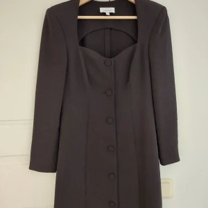 Sweetheart klänning - &otherstories klänning, jättebra kvalitet, använt en gång. 