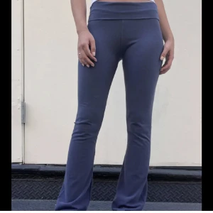 Brandy Melville yoga byxor  - Fina byxor från brandy Melville.  Säljer då de inte kommer till användning 💗