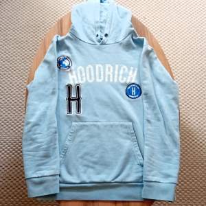 Ljusblå Hoodrich hoodie i storlek M. PRIS KAN DISKUTERAS! Möts i Stockholm eller fraktas. Snöre saknas!