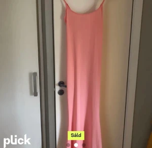 Rosa klänning  - En rosa Maxi klänning som inte kom till andvändning köpt på Plick så skön och fin 