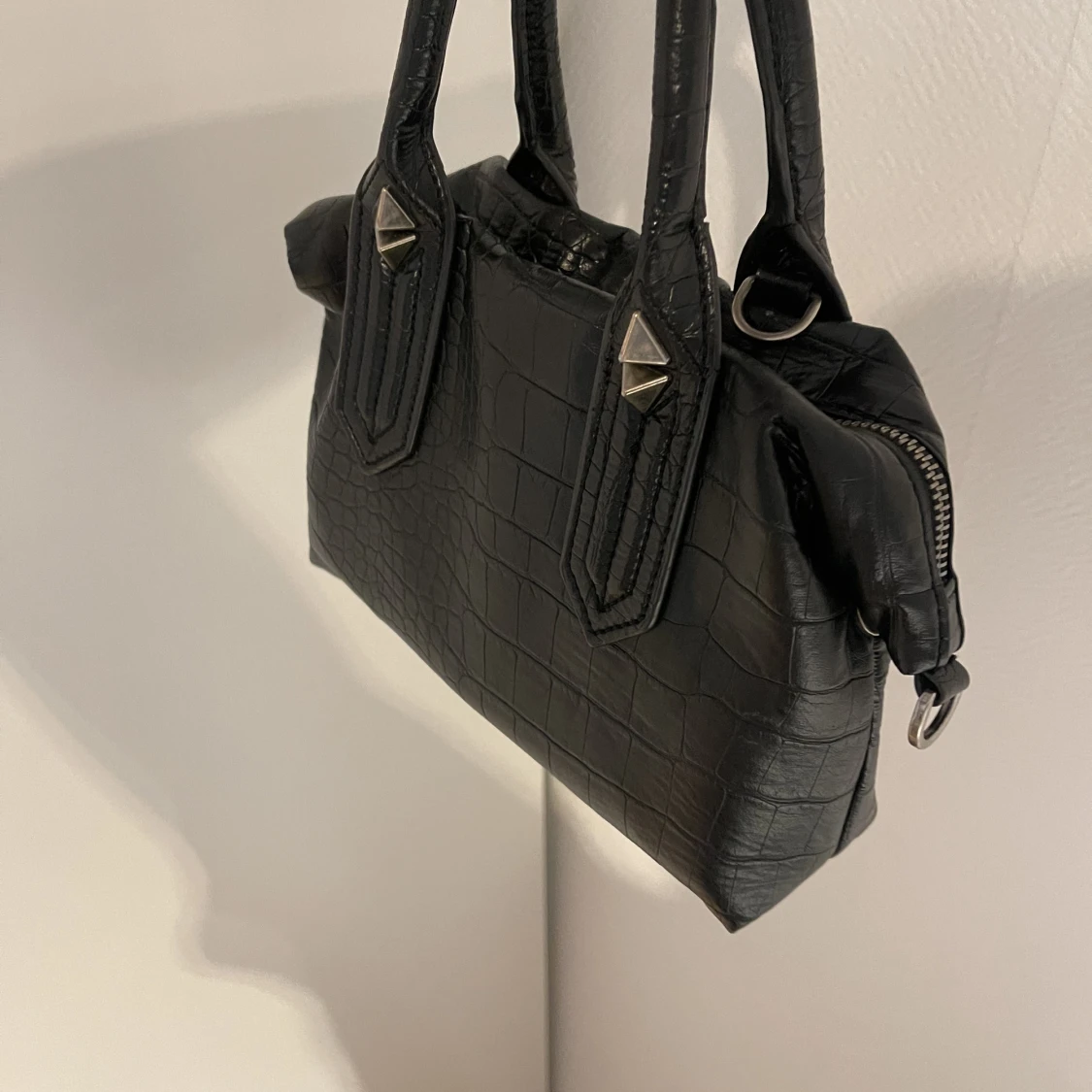 svart väska från Zara - 90