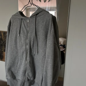 Zip hoodie - Fint skick, använd enstaka gång.