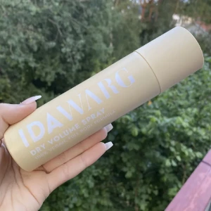 Ida Warg torr shampo  - Testade 1-2 gånger, skulle gissa på att det är ca 96% kvar.🤍