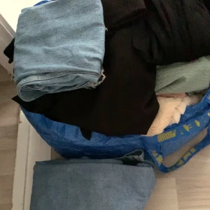Kläder - Hej tjejer! Behöver bli av med dessa plagg snabbt då dom aldrig kommit till användning, kolla förbi kontot om du är intresserad så kan vi diskutera pris
