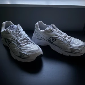 New balance skor  - Säljer mina new balance skor som tyvärr inte kommer till användning längre. De är i modellen 725 och köpta från SNS för ca 1500kr. Skriv om ni är intresserade💖💖