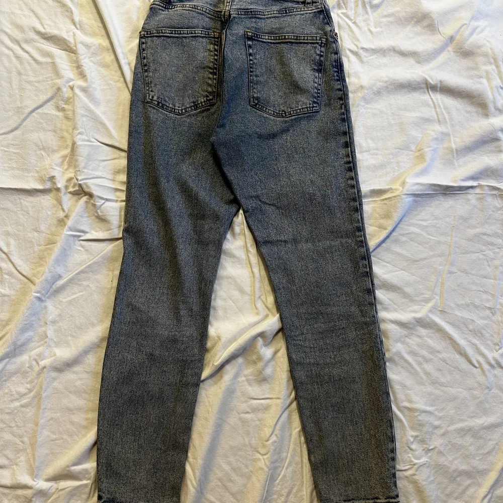 Super snygga jeans som knappt är använda och dom har inga slitningar ❤️. Jeans & Byxor.