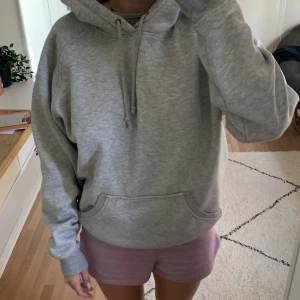 Grå hoodie  - Grå dam hoodie 