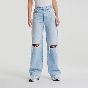 idun wide jeans - ett par ljusblå idun wide jeans från Gina Tricot  Orginal pris 599kr