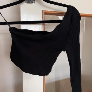 Topp - Topp från shein. Helt ny oanvänd och inga skador överhuvudtaget.