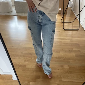 Jeans - Säljer mina oanvända jeans från Zara. 