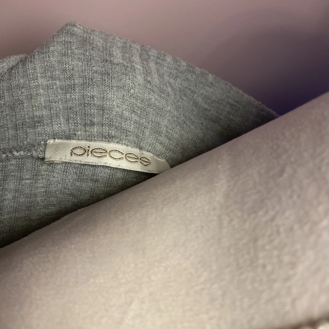 Grå of shoulders tröja - 90