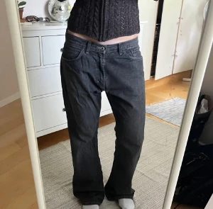 grå/svarta jeans  - jeans från märket Mc.gordon. Style: Lt Weight Black.  Storlek: W 36 L 30. säljer då jag beställde dom och dom var lite för stora 