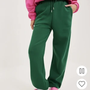 Mjukis byxor  - Säljer dessa mjukisbyxor för dem är för stora för mig Storlek: xx-small Nypris: 399kr Pris: 100kr Skriv för mer information eller bilder💗