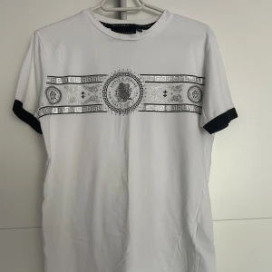 Supply & Demand t-shirt  - Vit t-shirt i bra skick 