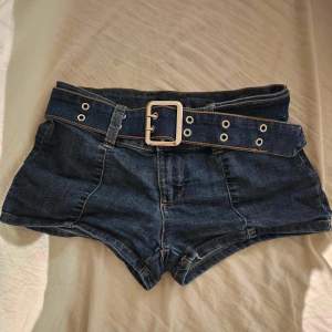 Populära lågmidjade shorts från hm som inte längre säljs!💖 