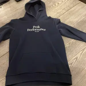 Peak performance hoodie, storlek 170 cm bra skick 