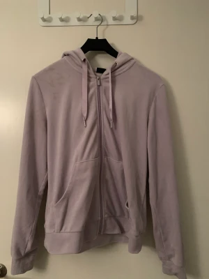 Lila tjocktröja - Lila tjocktröja använd mycket 