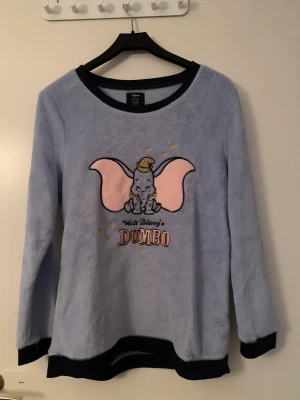 Blå tröja  - Blå tjocktröja inte använd 