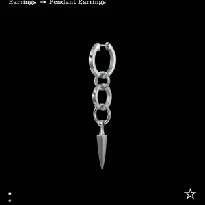 Maria Nilsdotter örhänge ! - Hej säljer mitt super fina Maria Nilsdotter örhänge! Som jag köpte i mars. Den behöver bara lite silver puts. Annars inga defekter! Köpte för 2800 kr säljer för 2100 kr ❤️