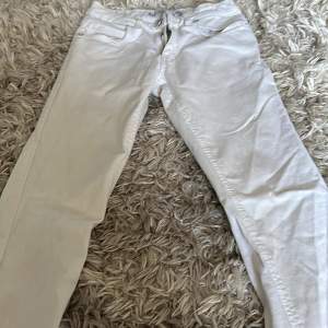 Vita low waist jeans från lager 157 bara testade 