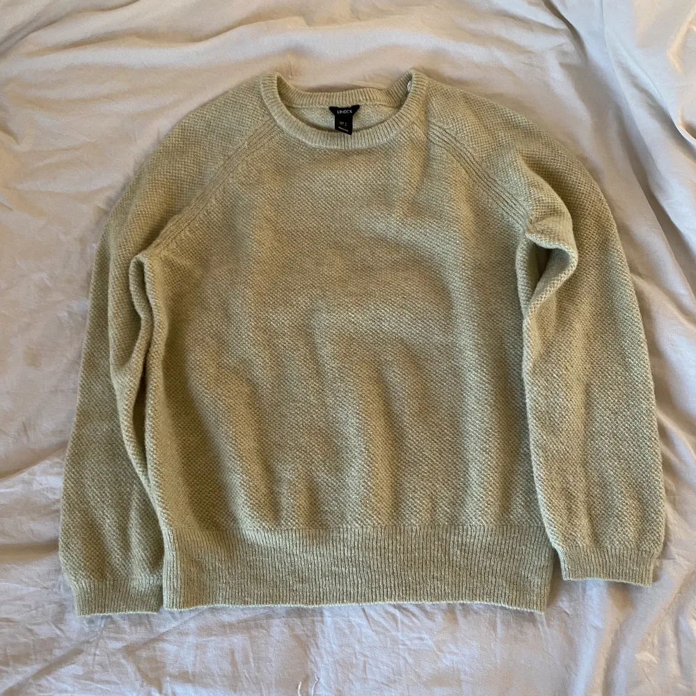 En ljusgrön stickad tröja från Lindex oanvänd med lappar kvar som jag fick i present, nypris 599, säljer för 300 💕 36% ull och 15% mohair 💗Lite svårt att återge exakt färg på bild . Tröjor & Koftor.