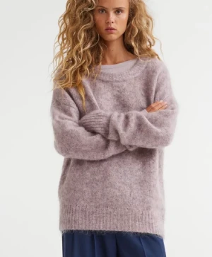 Lila tröja i mohairblandning  - Super söt tröja i mohair blandning💜💜  Har aldrig tagit ur förpackningen så alltså helt ny och i gott skick!😍 Rätt oversized