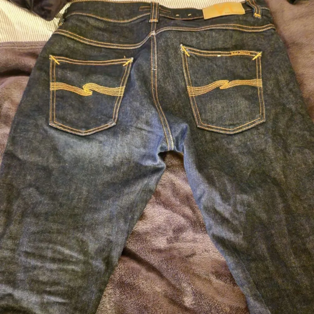 Blåa jeans, aldrig använda. Ny pris 1300kr.. Jeans & Byxor.