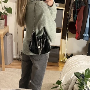 Långärmad - Säljer min älskade polotröja köpt från zara! Verkligen det perfekta plagget för kallare tider, både varmt och snyggt💕