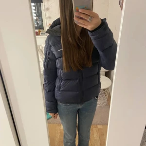 Peak Performance Jacka - !Lånad bild! Köpt får två år sen och har inte använts sedan dess, sparsamt använd dvs. Inga defekter❣️ Nypris 2500, pris går att diskuteras ❣️skriv för frågor och egna bilder vid intresse. 