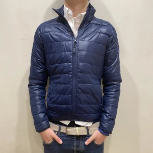 Jacka Funk  - Hej! Säljer nu min jacka från märket Funk storlek M i fint skick. Modellen på bilden är 180cm lång och väger 80kg. Tveka inte på att höra av dig om du har några frågor eller funderingar kring varan!