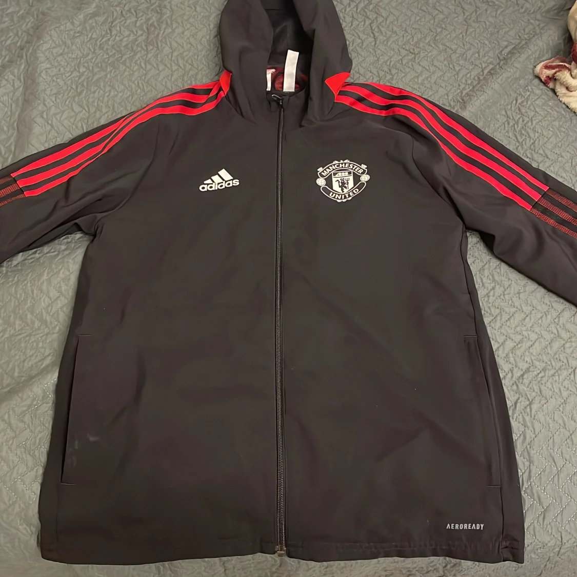 Man UTD zip hoodie svart och röd logo