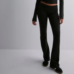 Soft chill pants  - Soft chilla pants/yogapants populära från Nelly. Knappt använda och i bra skick. Säljs då de inte kommer till användning.