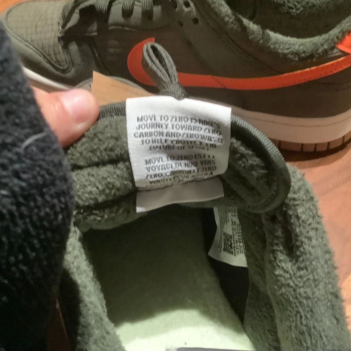 Ett par sprillans nya dunks low Toasty sequoia - 91