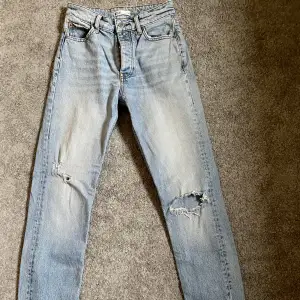 Snygga jeans från Gina. Säljer då dem blivit för små för mig. Dem är i bra skick. 