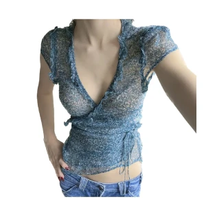 blommig knyttopp  - söt knyttopp❤️storlek M, jag på bilden har dock oftast XXS-XS men den går att justera då man knyter den