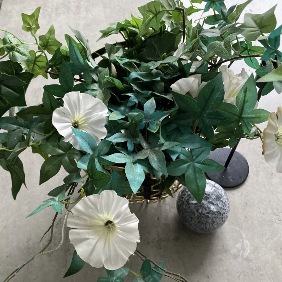 Två konstblommor med förvaring  - 90