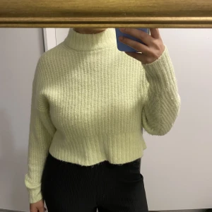 Stickad tröja  - Stickad tröja från Ginas premium quality kollektion💚 Skulle säga att den även passar om man är en S/M