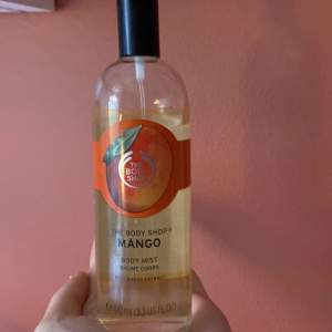 Body mist i doften mango från the body shop