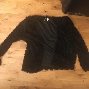 Teddy kofta! - Fler bilder kan komma kontakta privat, nyskick i storlek M