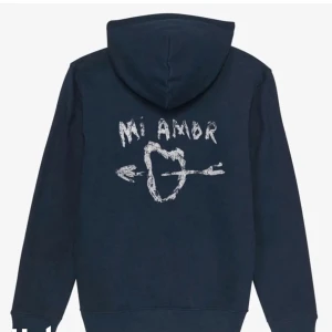Mi amor hoddie - Säljer min hoddie för att den ej kommer till användning❤️ fint skick 