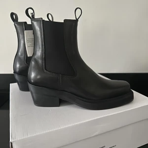 Pavement Dusty 37 - Helt nya oanvända, ligger i kartong. Ångrat köp. Supersnygga  Nypris 1799,- 