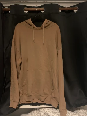 Hoodie  - Bra skick inget sönder eller slitet 