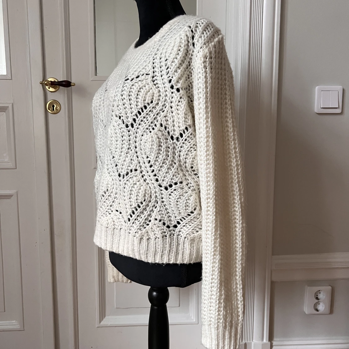 ”Hål”stickad tröja - 90