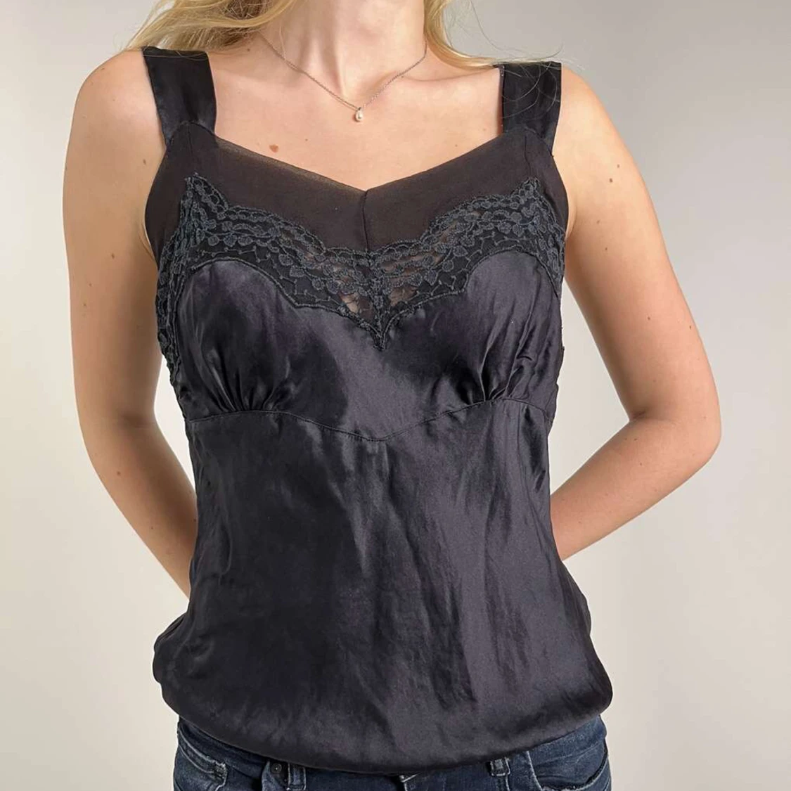 Svart topp i 100% silke