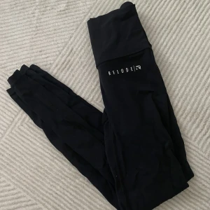 Mercy tights - Relode  - Tights från Relode i Mercy-kollektionen. Sparsamt använda så är i fint skick! Säljer för 200 kr 🖤